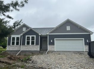 4860 S 87th St, Greenfield, WI 53228