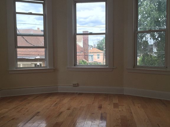4th image of 10 Salem St #2