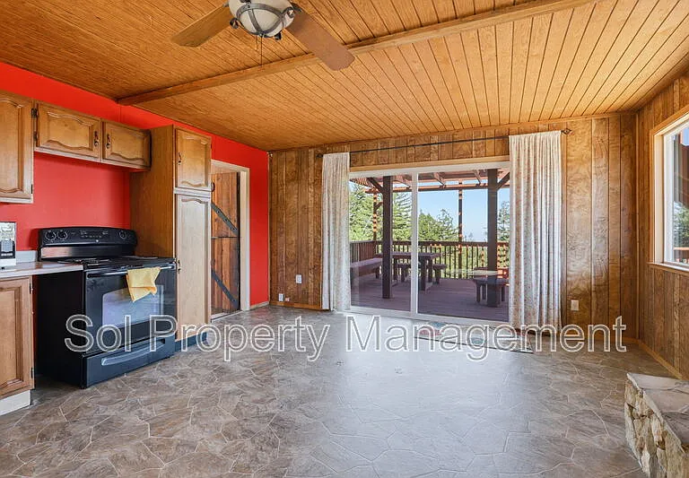 1005 Summit Rd — Photo 4