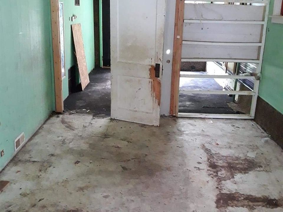 2nd image of 125 Gaunt Ave