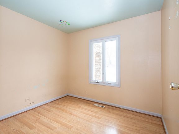 5th image of 1519 N Pleasant Dr