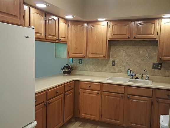 4th image of 1825 Baker Ln APT C