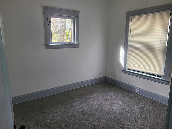 5th image of 3006 E 130th St Unit 2