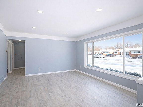 4th image of 24245 Prairie Ln