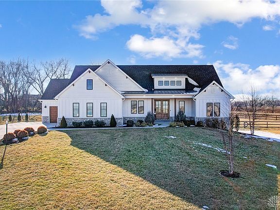 3rd image of 2445 Presley Ct