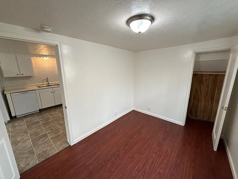 926 SE Uglow Ave #2 — Photo 10