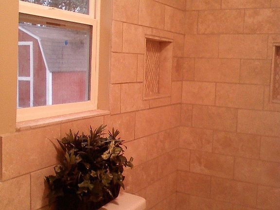 TRAVERTINE FLOOR SPLASH