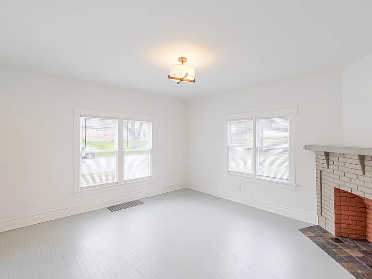 306 Brown St — Photo 8
