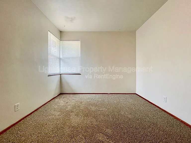 1220 Ottillia St SE #D — Photo 11