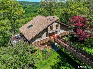 10 Hillcrest Court, Ridgefield, CT 06877