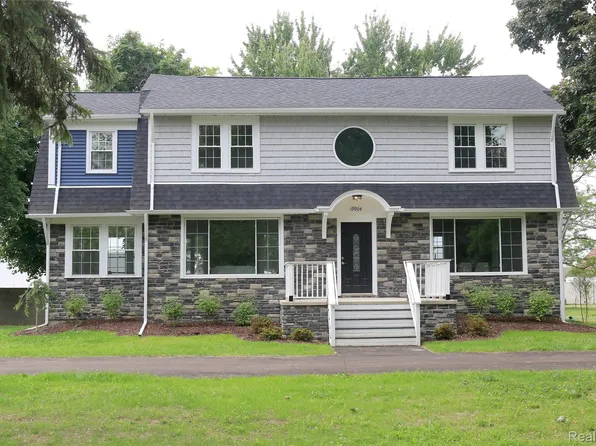 19904 McKinnon St, Roseville, MI 48066