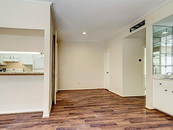 4th image of 706 Bering Dr APT J