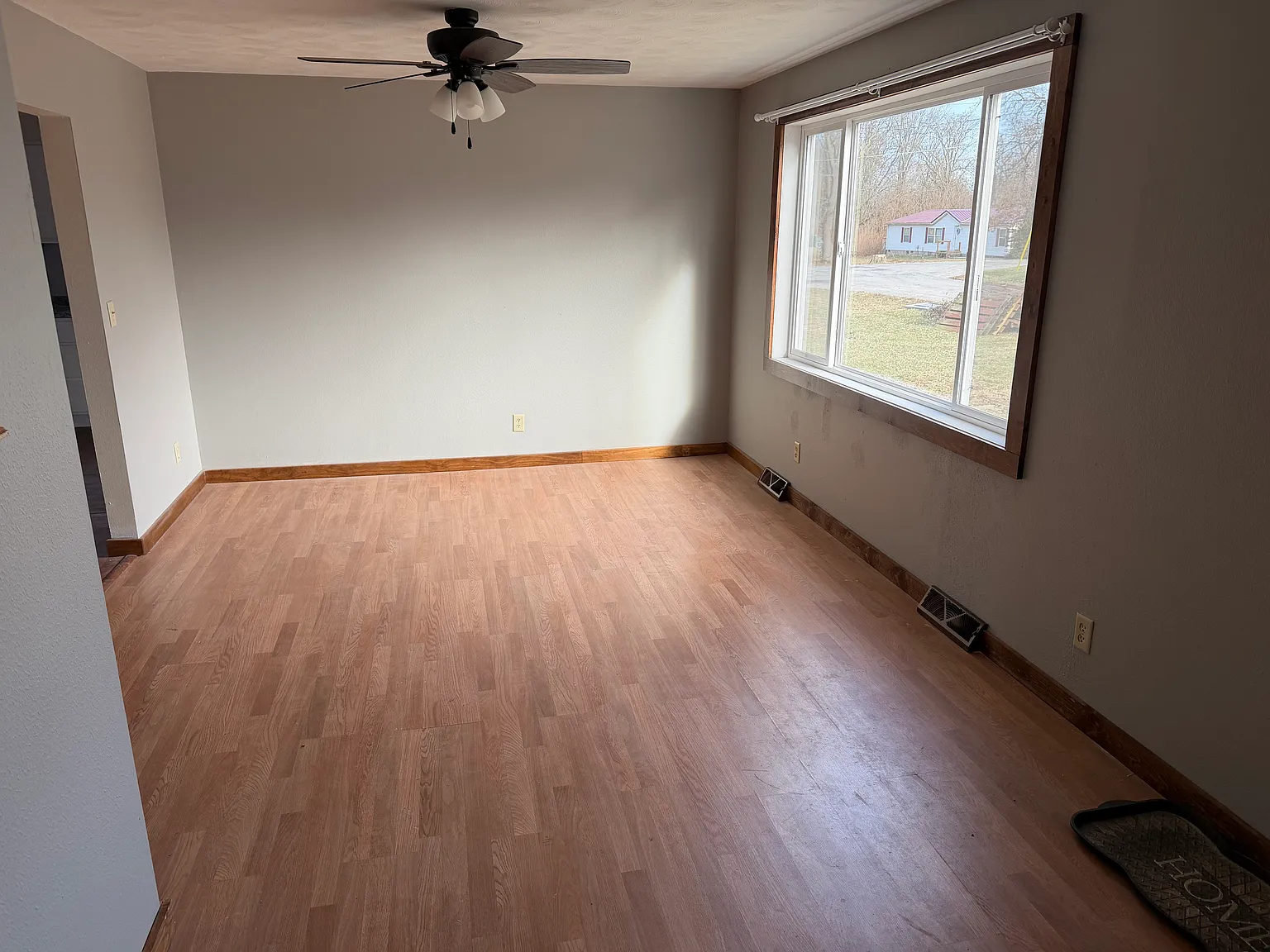 3 bed, 1200 sqft, $1,550 — Photo 3