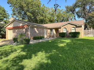 801 Matthews Ct, Arlington, TX 76012