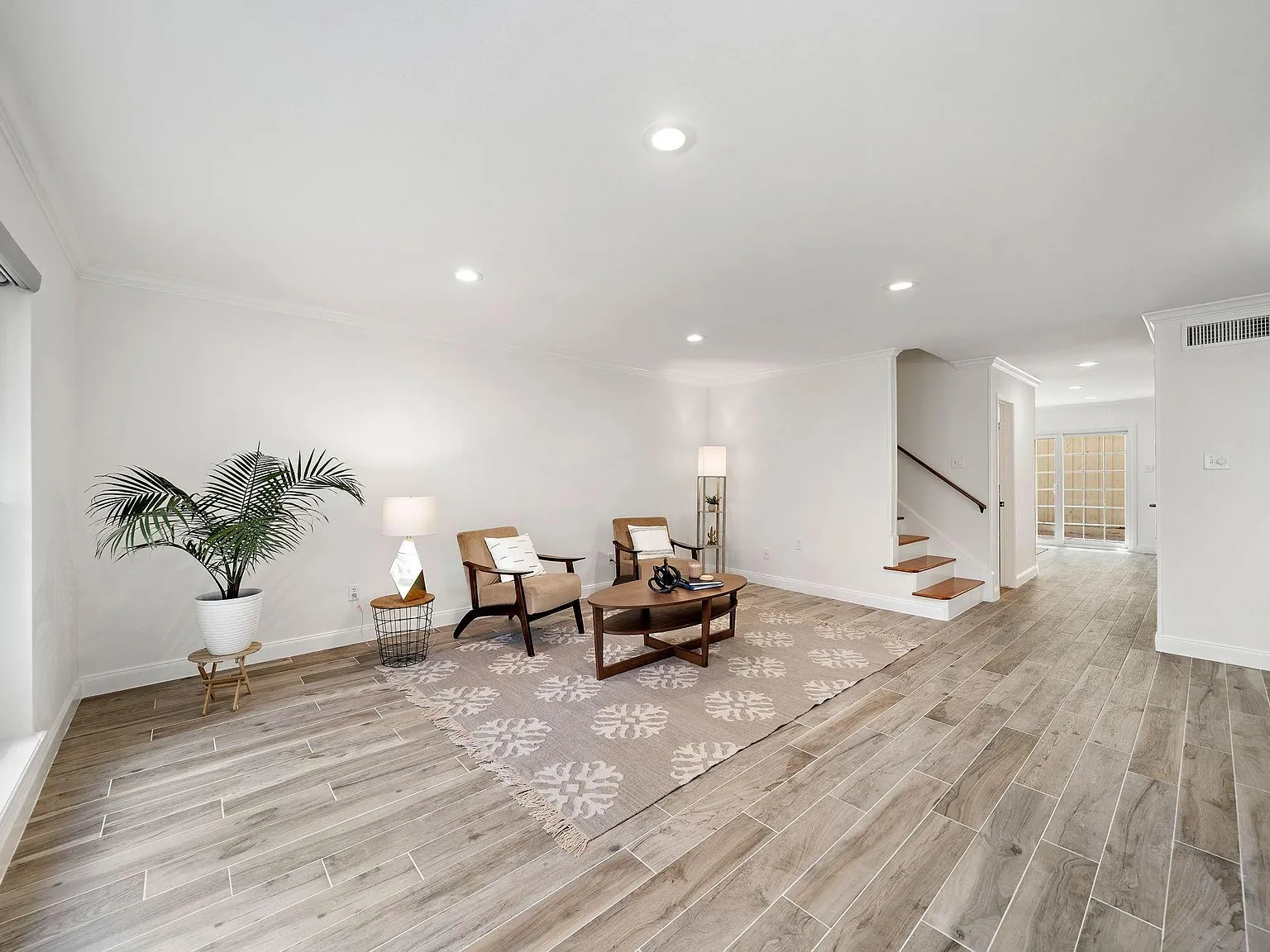 3 bed, 2.5 bath, 1804 sqft, $2,590 — Photo 2