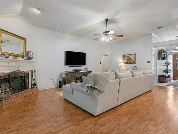5th image of 427 Westwood Dr
