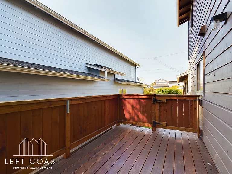890 SW 7th St — Photo 53