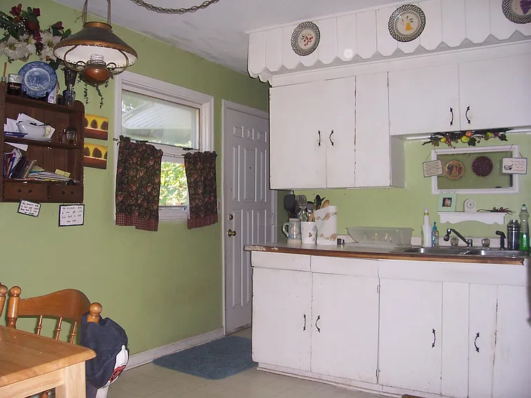 914 W Pecan St — Photo 3