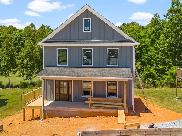 109 Retreat Ln, Huddleston, VA 24104