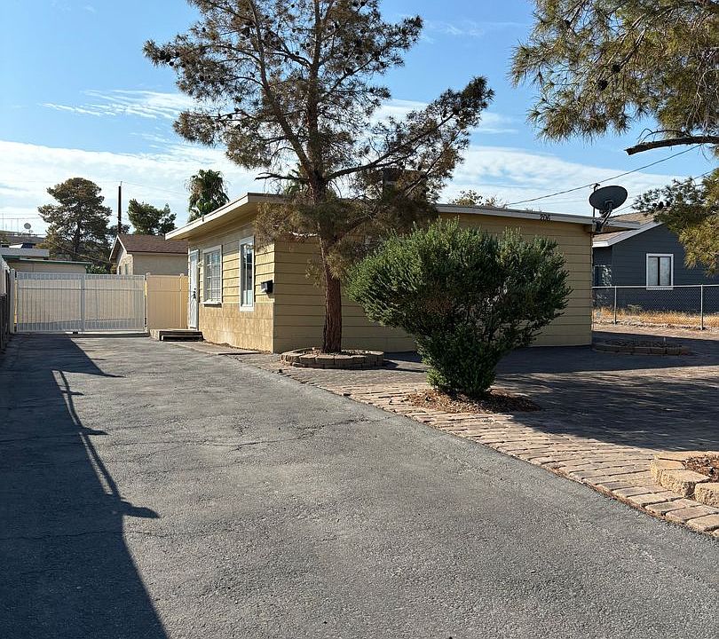 1st image of 206 Platinum St #1