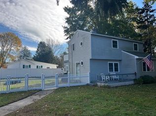 3 Henley St, Charlestown, RI 02813