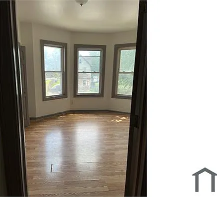 3 bed, $1,900 — Photo 4
