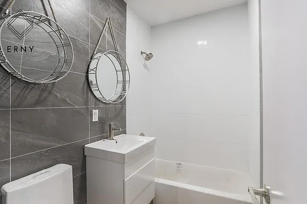 Rented by Pinn Realty | media 2