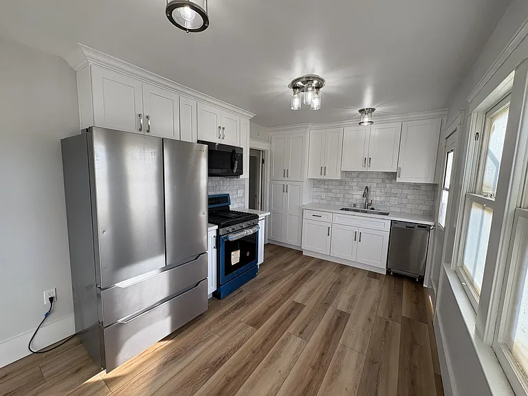 277 N Orange St — Photo 9