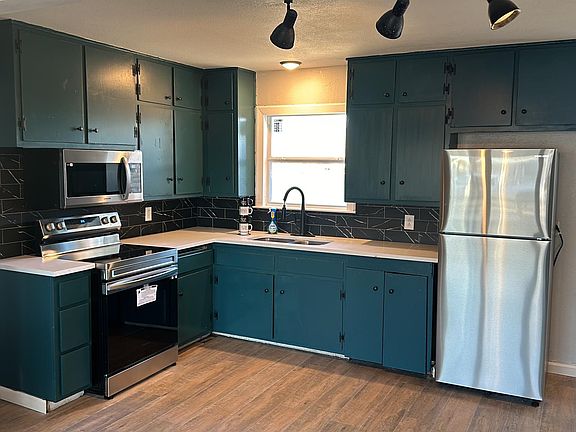 2nd image of 1818 Lyndale Dr