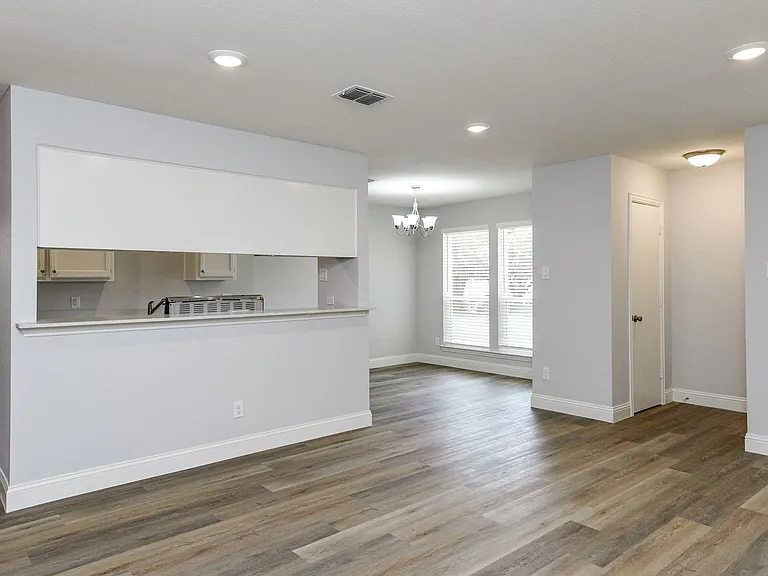 2501 Windy Pine Ln — Photo 5