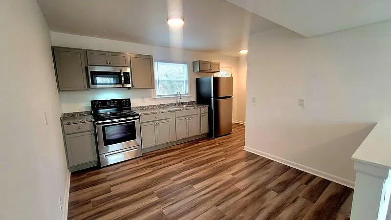 2 bed, 1.0 bath, $995 — Photo 4