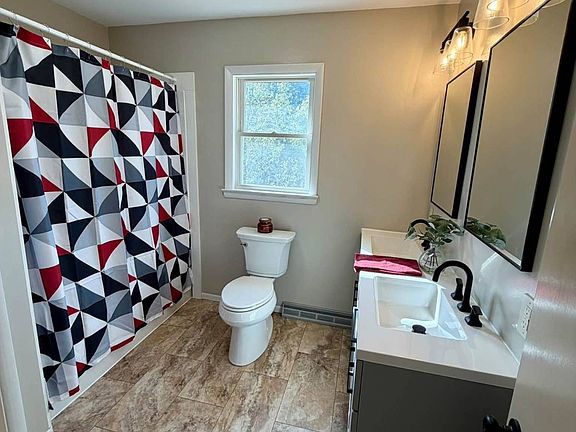 3rd image of 84 Oak Dr