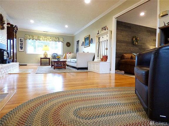 3rd image of 1414 Graham Dr