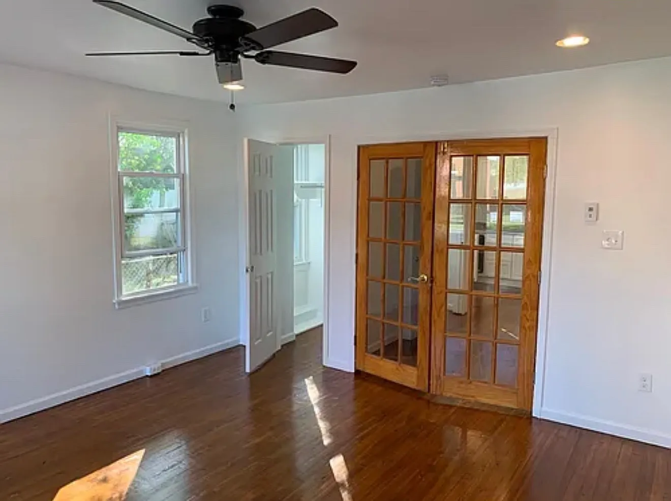 3 bed, 1.5 bath, 1064 sqft, $1,850 — Photo 4