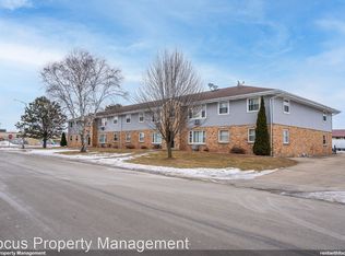 505 Oakridge Ln #24, New London, WI 54961