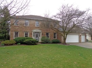 690 Blackhawk Dr, Batavia, IL 60510