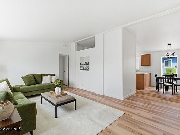 3rd image of 2037 W Yorkshire Ave