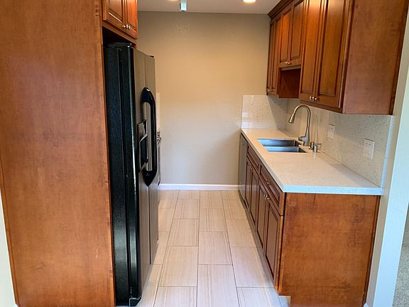 4th image of 2081 Whitman Way #136