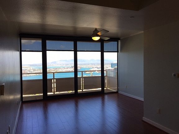 3rd image of 600 Queen St APT 3804