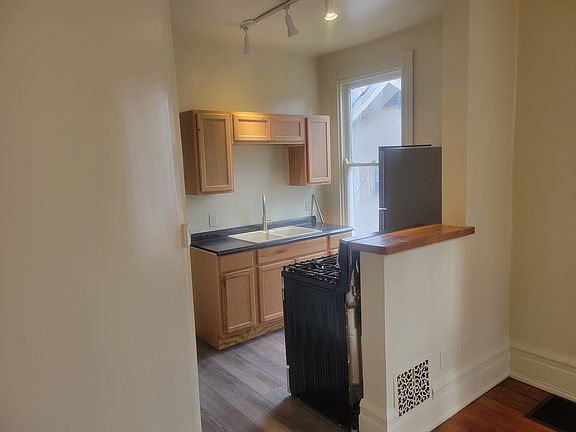 3rd image of 1929 Kinney Ave APT 2