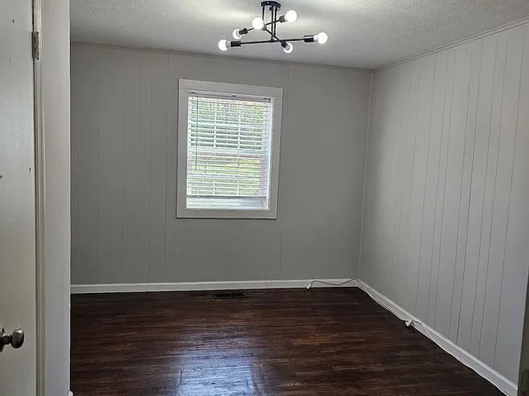 155 Midway Dr #B, Oliver Springs, TN 37840