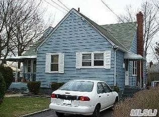 173 Rushmore St, Westbury, NY 11590