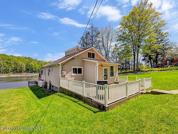 2nd image of 206 Lakeview Dr