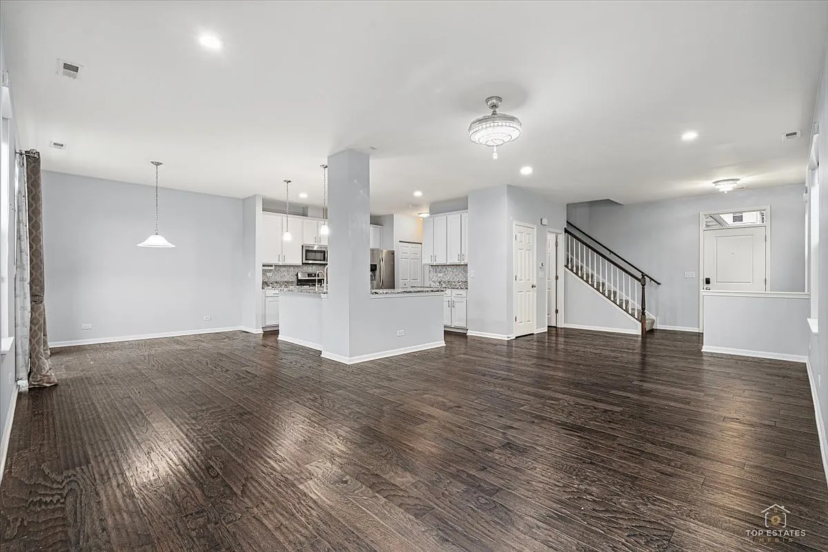 3 bed, 2.5 bath, 2064 sqft, $3,000 — Photo 4