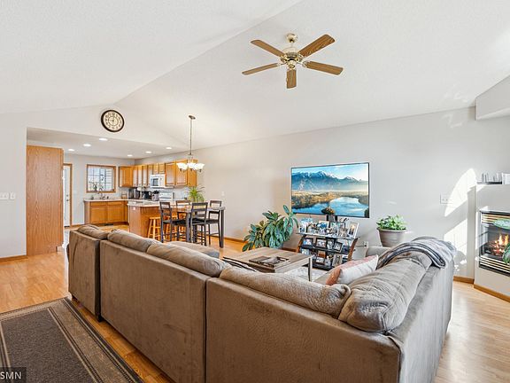 4th image of 219 Bluff Dr