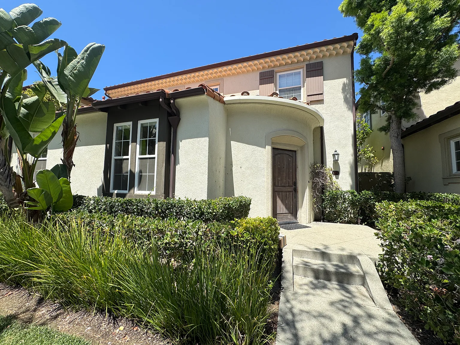 3 bed, 2.5 bath, 1350 sqft, $4,660 — Photo 2
