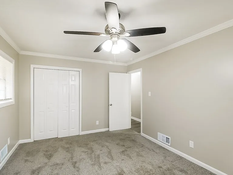 558 Wavelyn Way — Photo 10