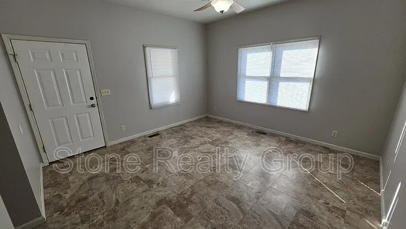 2 bed, 1.0 bath, $1,115 — Photo 3