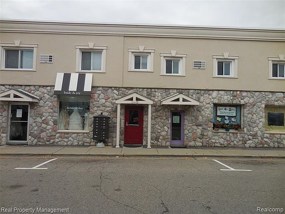 2nd image of 875 Wing St