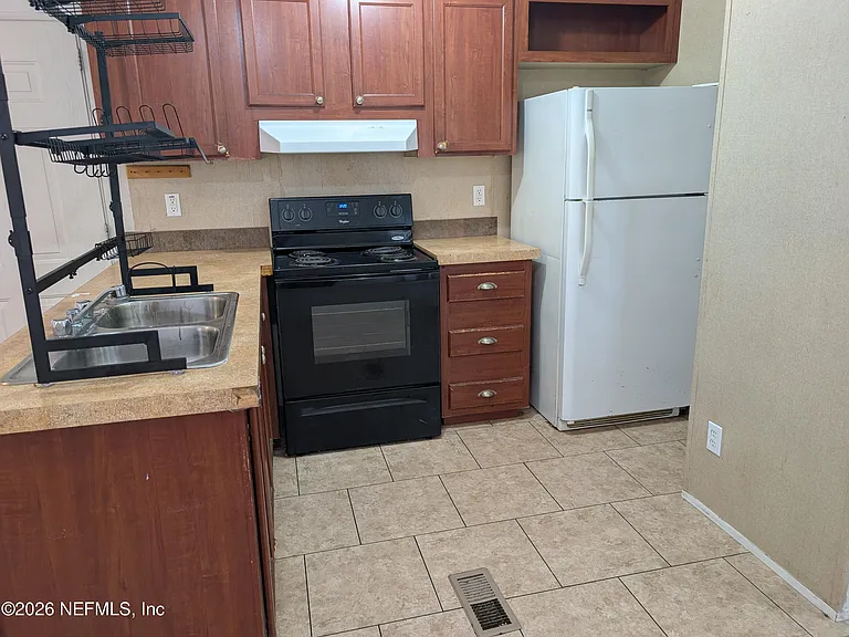 123 Hayman Dr — Photo 3